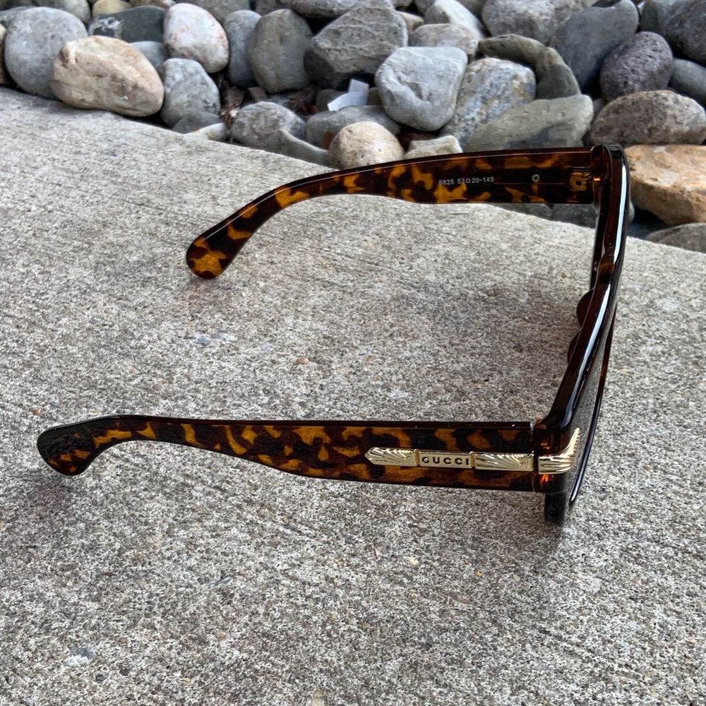 Gucci Tortoise Shell Sunglasses with Gold Accents - Picture 4 of 4
